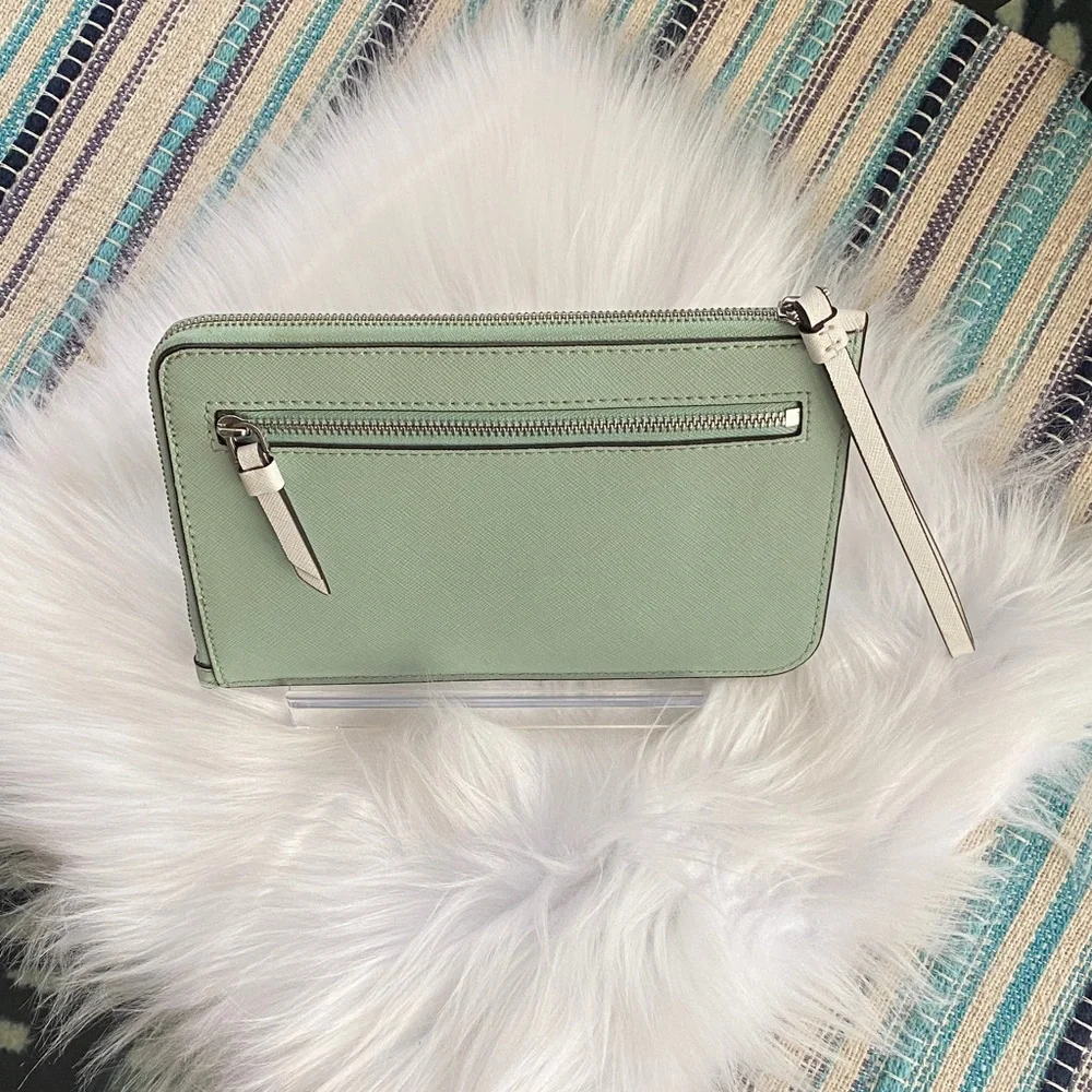 Kate Spade New York Medium L-Zip Wristlet -EUC